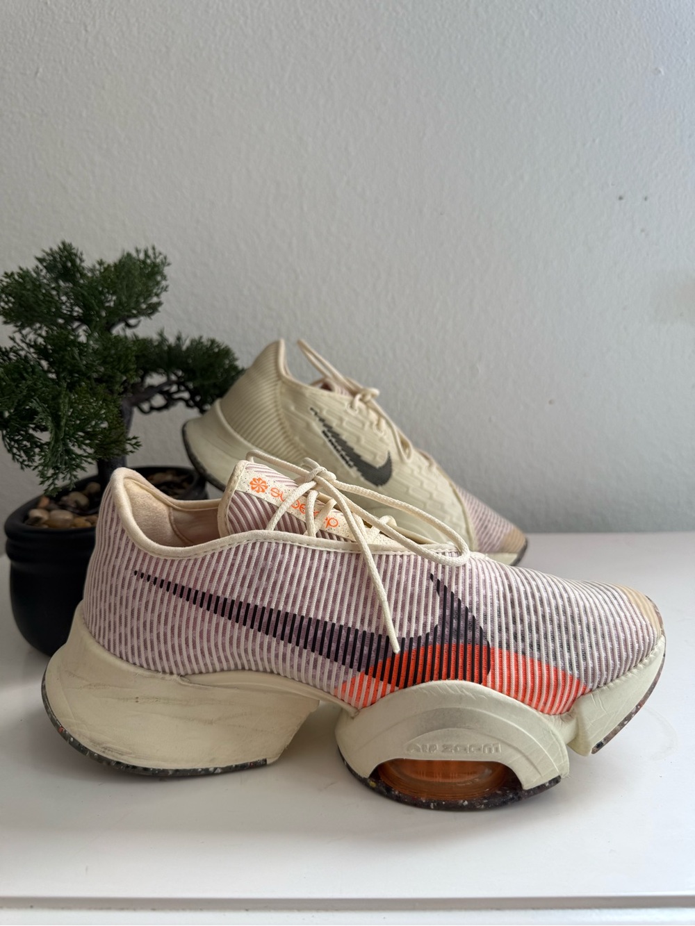 Nike Air zoom superep 2 next nature women size 8 Cream, Black & Orange Running